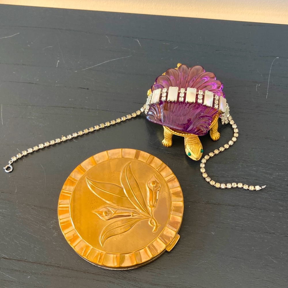 Vintage Majestic Compact